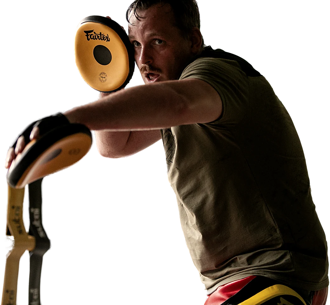 Kru Fabian hält die Pratzen