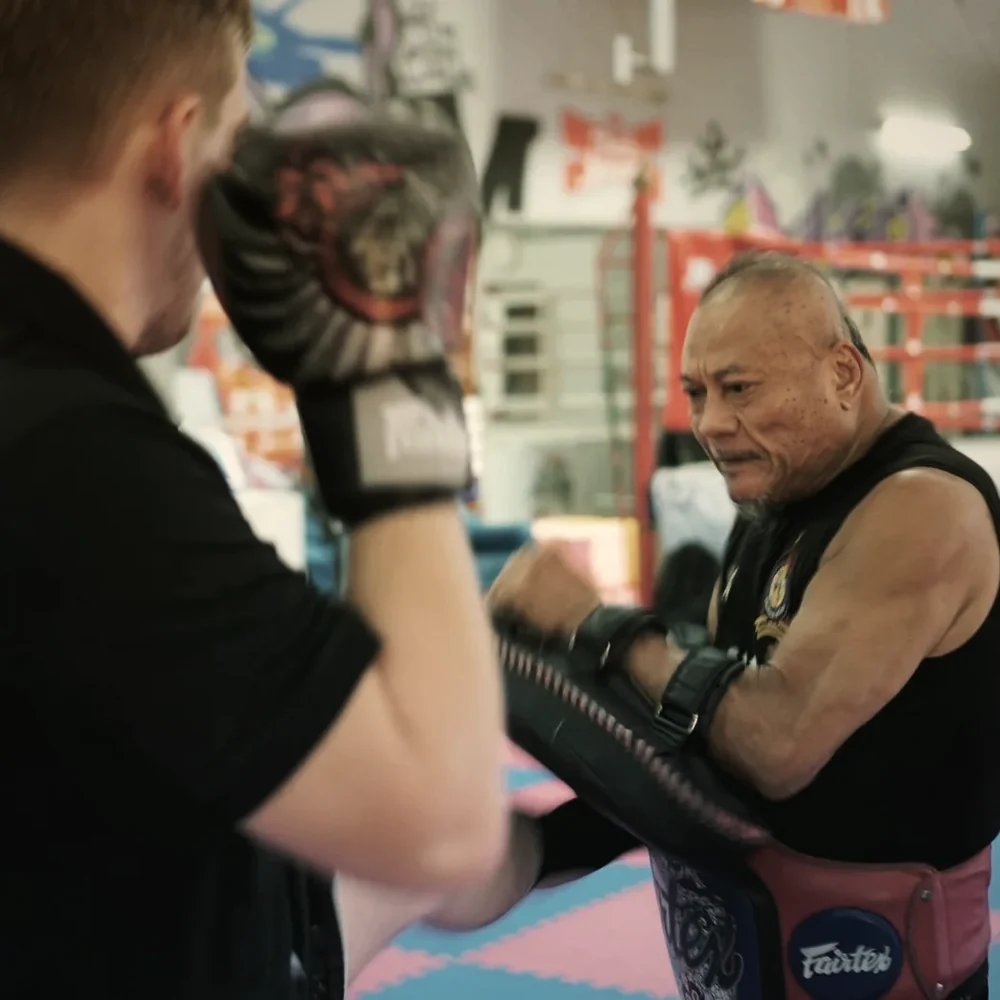 Sagat hält die Pratzen