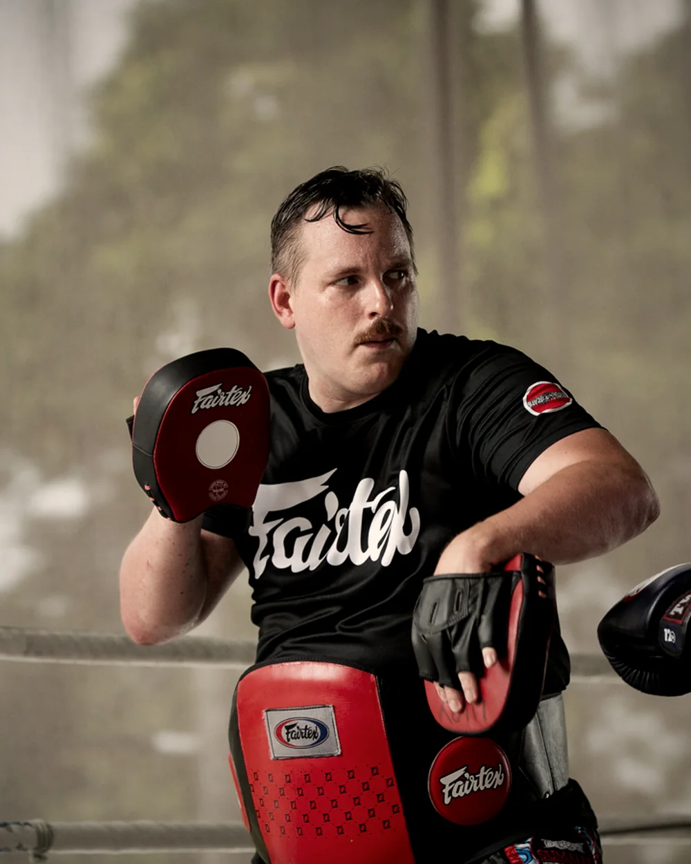 Kru Fabian hält die Pratzen